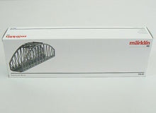 Laden Sie das Bild in den Galerie-Viewer, Märklin H0 C Gleis Bogenbrücke 360 mm 74636 neu, OVP