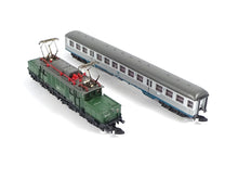 Laden Sie das Bild in den Galerie-Viewer, Märklin Z E Lok BR 194 mit Personenwagen 81221 neu OVP