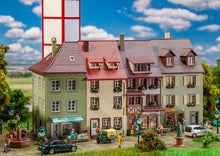 Laden Sie das Bild in den Galerie-Viewer, Faller H0 130708, 3 Kleinstadthäuser, neu, OVP