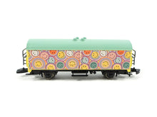 Laden Sie das Bild in den Galerie-Viewer, Märklin Z Smiley-Wagen 2026 86009 neu OVP