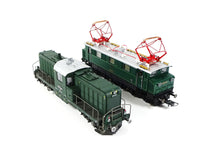 Laden Sie das Bild in den Galerie-Viewer, Roco H0 Doppel Set BR 1670 BR 2045 "150 Jahre Eisenbahn in Österreich" ÖBB 43027 OVP - Bastler