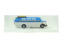 Laden Sie das Bild in den Galerie-Viewer, Brekina 1:87 Modellauto MB Bus hellblau Weiß - leicht defekt