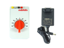 Laden Sie das Bild in den Galerie-Viewer, Märklin Z Weihnachts Startpackung Dampfgüterzug mit Gleis 81845 neu OVP