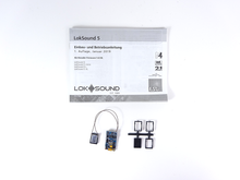 Laden Sie das Bild in den Galerie-Viewer, Decoder LokSound 5 DCC/MM/SX/M4 Leerdecoder, PluX22, ESU 58412 neu, OVP