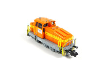 Laden Sie das Bild in den Galerie-Viewer, NME N Rangierdiesellok DHG 700 C „Elbekies“ DCC orange 123601 neu OVP