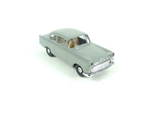Laden Sie das Bild in den Galerie-Viewer, Brekina 1:87 Modellauto Opel Olympia grau OVP