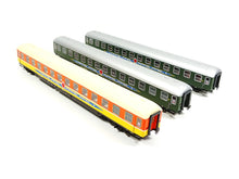 Laden Sie das Bild in den Galerie-Viewer, ACME H0 Personenwagen-Set 3-tlg Apfelpfeil Set 1 55233 OVP