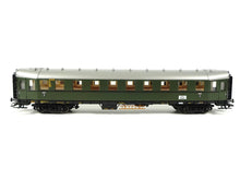 Laden Sie das Bild in den Galerie-Viewer, Trix H0 Personenwagen Abteilwagen 3. Kl „Hechtwagen“ 23384 OVP
