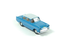 Laden Sie das Bild in den Galerie-Viewer, Brekina 1:87 Modellauto Opel Record hellblau