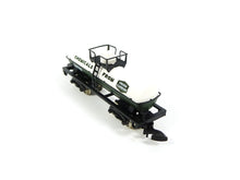 Laden Sie das Bild in den Galerie-Viewer, Märklin Z US-Güterwagen Tank Car UNION CARBIDE 8676 OVP