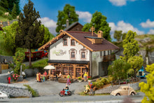 Laden Sie das Bild in den Galerie-Viewer, Faller H0 Modellbahn Bausatz Alpenhaus mit Cafe 191836 neu OVP