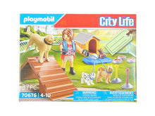 Laden Sie das Bild in den Galerie-Viewer, City Life Hundetrainerin, Playmobil 70676 neu OVP