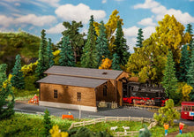Laden Sie das Bild in den Galerie-Viewer, Modellbahn Bausatz Triebwagenremise Oberharmersbach, Faller N 222167 neu OVP