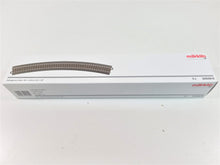 Laden Sie das Bild in den Galerie-Viewer, C Gleis Gleise gebogen R 5, 6 x Märklin H0 24530 neu, OVP