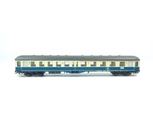 Laden Sie das Bild in den Galerie-Viewer, Personenwagen beleuchtet Reisezugwagen DB, Trix H0 23125 neu, OVP