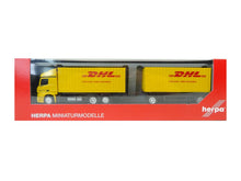 Laden Sie das Bild in den Galerie-Viewer, Herpa H0 311809, MB Actros Cargoboxen-Hängerzug DHL, neu, OVP