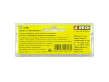 Laden Sie das Bild in den Galerie-Viewer, Modellbau Figuren Kinder auf dem Bolzplatz, Noch H0 15817 neu, OVP