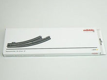Laden Sie das Bild in den Galerie-Viewer, Bogenweiche C-Gleis schlank links R 3, Märklin H0 24771 neu