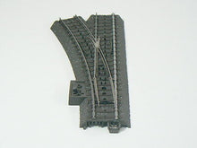 Laden Sie das Bild in den Galerie-Viewer, C–Gleis Weiche links , Märklin H0 24611, neu, OVP