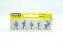 Laden Sie das Bild in den Galerie-Viewer, Noch H0 15520, Passanten, 6 Figuren, neu, OVP
