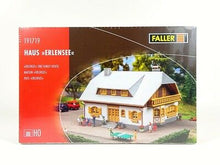 Laden Sie das Bild in den Galerie-Viewer, Faller H0 191719, Haus Erlensee, neu, OVP