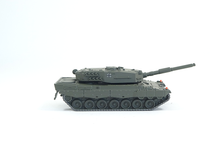Laden Sie das Bild in den Galerie-Viewer, Schuco H0 45 264 2200, Leopard 2A1 Kampfpanzer Bundeswehr, neu, OVP