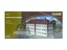 Laden Sie das Bild in den Galerie-Viewer, Bausatz Modellbau Mannschaftsgebäude, Faller H0 144101, neu