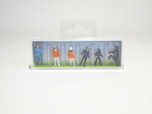 Laden Sie das Bild in den Galerie-Viewer, Am Unfallort Figuren, Faller H0 150933, neu