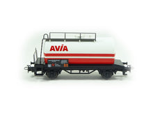 Laden Sie das Bild in den Galerie-Viewer, Kesselwagen Start up Mineralölwagen AVIA, Märklin H0 44404 neu, OVP