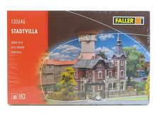 Laden Sie das Bild in den Galerie-Viewer, Modellbau Bausatz Stadtvilla, Faller H0 130646 neu OVP