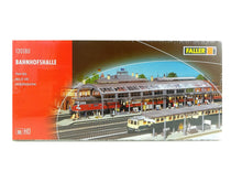 Laden Sie das Bild in den Galerie-Viewer, Modellbau Bausatz Bahnhofshalle, Faller H0 120180 neu