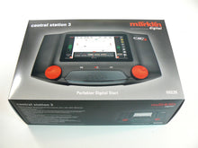 Laden Sie das Bild in den Galerie-Viewer, Central Station 3, Steuergerät mfx, DCC, Motorola, V 2.4 Märklin 60226 neu, OVP