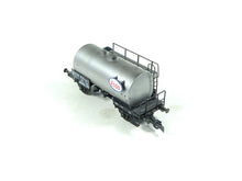 Laden Sie das Bild in den Galerie-Viewer, Güterwagen Kesselwagen Esso DB, Klein H0 3361 OVP