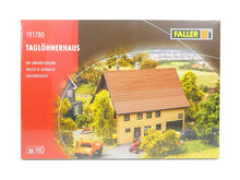 Laden Sie das Bild in den Galerie-Viewer, Modellbau Bausatz Taglöhnerhaus Faller H0 191780 neu