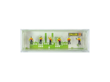 Laden Sie das Bild in den Galerie-Viewer, Modellbau Figuren Paketdienstleister, Faller N 155602, neu