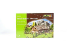 Laden Sie das Bild in den Galerie-Viewer, Faller N 232199, Großer Alpenhof mit Scheune, neu, OVP