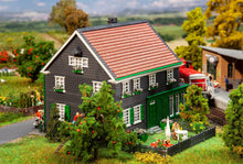 Laden Sie das Bild in den Galerie-Viewer, Modellbahn Bausatz Geburtshaus Wilhelm Conrad Röntgen, Faller H0 191785 neu OVP