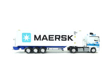 Laden Sie das Bild in den Galerie-Viewer, Modellauto MB Actros GS Seitenlader-SZ GDH / Maersk, Herpa H0 313384