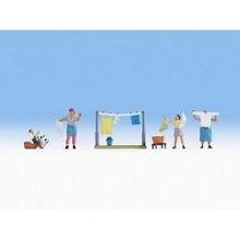 Laden Sie das Bild in den Galerie-Viewer, Modellbahn Figuren Waschtag, 4 Figuren + Zubehör, Noch H0 15595 neu, OVP