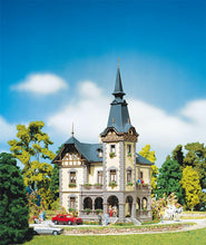 Laden Sie das Bild in den Galerie-Viewer, Modellbau Bausatz Villa, Faller H0 130364 neu