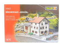 Laden Sie das Bild in den Galerie-Viewer, Modellbau Bausatz Bündnerhaus Bergün, Faller H0 130632 neu OVP