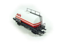 Laden Sie das Bild in den Galerie-Viewer, Kesselwagen Start up Mineralölwagen AVIA, Märklin H0 44404 neu, OVP