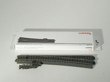 Laden Sie das Bild in den Galerie-Viewer, C Gleis Weiche schlank rechts, Märklin H0 24712 neu