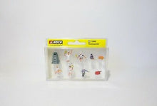 Laden Sie das Bild in den Galerie-Viewer, Modellbau Figuren Tennisspieler, 6 Figuren + Zubehör, handbemalt, Noch H0 15880 neu, OVP