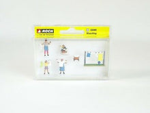 Laden Sie das Bild in den Galerie-Viewer, Modellbahn Figuren Waschtag, 4 Figuren + Zubehör, Noch H0 15595 neu, OVP