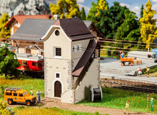 Laden Sie das Bild in den Galerie-Viewer, Bausatz Schalthaus Zernez, Faller H0 120269 neu