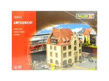 Laden Sie das Bild in den Galerie-Viewer, Bausatz Modellbau Amtsgericht, Faller H0 130651, neu