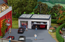Laden Sie das Bild in den Galerie-Viewer, Modellbahn Modellbau Doppelgarage mit Antriebsteilen, Faller H0 130319 neu OVP