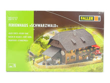 Laden Sie das Bild in den Galerie-Viewer, Modellbau Bausatz Ferienhaus Schwarzwald, Faller N 231717 neu OVP