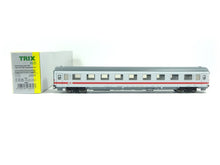 Laden Sie das Bild in den Galerie-Viewer, Personenwagen IC Abteilwagen Avmz 108.1 DB AG,Trix H0 23070, neu